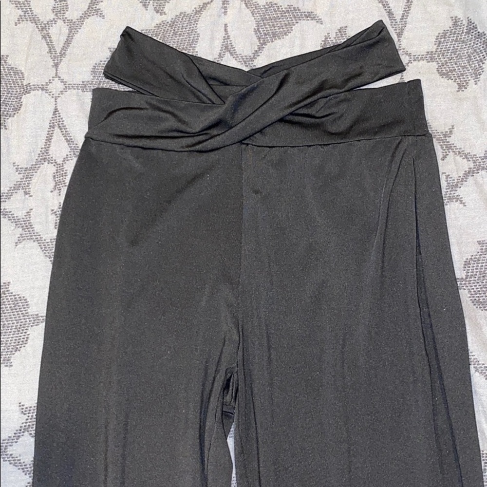 Black leggings with high rise cut out